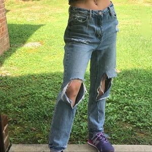 Light Wash Ripped Boyfriend Jeans 👖